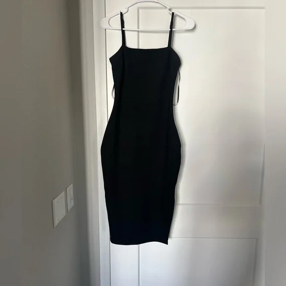 Lulu’s black dress - Picture 5 of 7